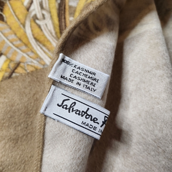 Salvatore Ferragamo Cashmere scarf made in Italy - Picture 8 of 13